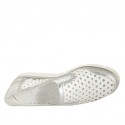 Chaussure pour femmes avec elastiques en cuir perforé blanc et lamé argent talon compensé 3 - Pointures disponibles:  42, 43