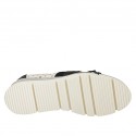 Scarpa accollata da donna con stringhe ed elastico in pelle forata bianca e pelle e pelle laminata blu zeppa 3 - Misure disponibili: 42