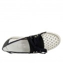Zapato con cordones y elastico para mujer en piel perforada blanca y piel y piel laminada azul cuña 3 - Tallas disponibles:  42, 43