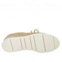 Zapato con cordones para mujer en gamuza beige, piel laminada platino y tejido brillante dorado cuña 3 - Tallas disponibles:  42