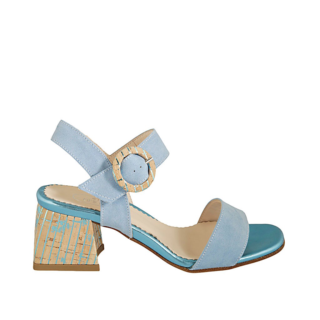 Sandalo da donna in camoscio e pelle laminata azzurra con cinturino tacco 5