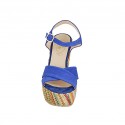 Sandalia para mujer con plataforma y cinturon en gamuza azul aciano y tejido multicolor cuña 12 - Tallas disponibles:  42