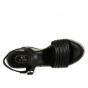 Sandalo da donna con cinturino e plateau in pelle nera e tessuto grigio zeppa 9 - Misure disponibili: 42, 43