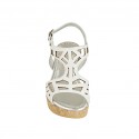 Sandalia para mujer con plataforma en piel perforada blanca tacon 8 - Tallas disponibles:  42, 45
