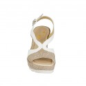Sandale pour femmes en cuir blanc et daim imprimé beige et argent avec plateforme et talon compensé 9 - Pointures disponibles:  42, 45
