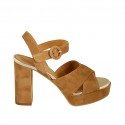 Sandale pour femmes en daim cognac et cuir lamé platine avec courroie, plateforme et talon 9 - Pointures disponibles:  42