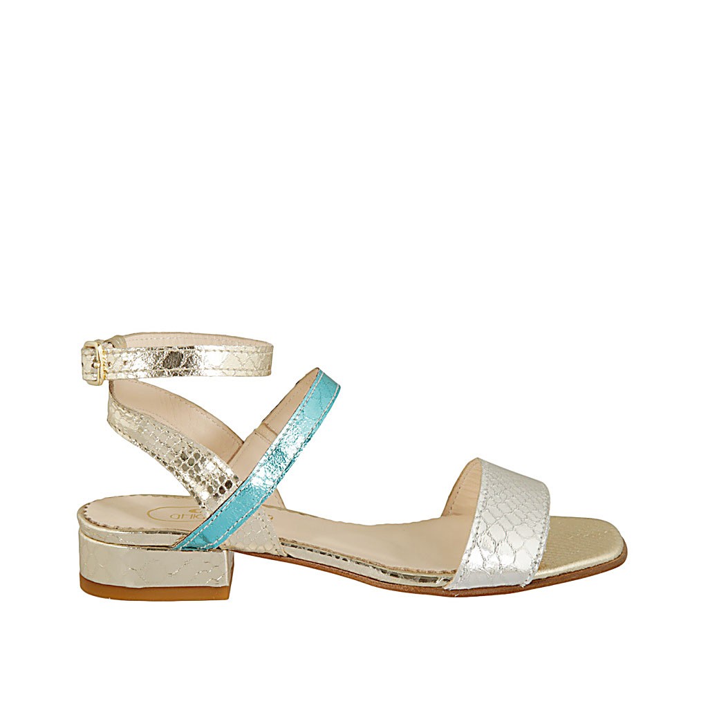 Sandalia con cinturon para mujer en charol imprimido platino, plateado y  turquesa tacon 2
