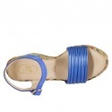 Sandalia para mujer en gamuza y piel laminada azul aciano y tejido multicolor con cinturon, plataforma y cuña 9 - Tallas disponibles:  42, 44