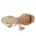 Sandalo da donna con frange e nappine in pelle beige tacco 7 - Misure disponibili: 42