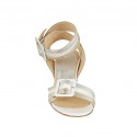 Sandalo da donna con fibbie in pelle laminata bianca, argento e platino tacco 5 - Misure disponibili: 42