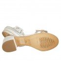 Sandalo da donna con fibbie in pelle laminata bianca, argento e platino tacco 5 - Misure disponibili: 32, 33, 34, 42, 43, 44, 46