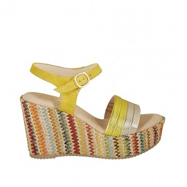 Sandale pour femmes avec plateforme et courroie en daim jaune, cuir lamé jaune et platine et talon compensé multicouleur 9 - Pointures disponibles:  42, 43, 44