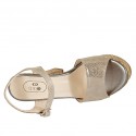 Sandalo da donna con cinturino e plateau in camoscio stampato laminato platino tacco 12 - Misure disponibili: 43