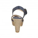 Sandalia para mujer en gamuza imprimida y laminada azul con cinturon, plataforma y tacon 10 - Tallas disponibles:  43, 44