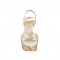 Damensandale mit Riem und Plateau aus weissem und platinlaminiertem Leder und buntem Stoff Absatz 12 - Verfügbare Größen:  31, 32, 33, 34, 42, 43, 44