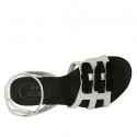 Sandale pour femmes avec courroie à la cheville en cuir imprimé holographique blanc et rose avec noeuds en daim noir talon 1 - Pointures disponibles:  33, 34