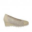 Decolté da donna in tessuto trasparente e vernice beige con plantare estraibile zeppa 5 - Misure disponibili: 42, 44