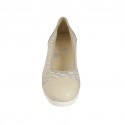 Zapato de salon para mujer en tejido transparente y charol beis con plantilla extraible cuña 5 - Tallas disponibles:  42, 44