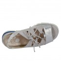 Sandalo da donna con elastico, lacci e plantare estraibile in camoscio grigio, pelle laminata argento zeppa 4 - Misure disponibili: 42