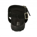 Sandalia para mujer en gamuza negra con cinturon, hebilla, acessorio y cuña 2 - Tallas disponibles:  32, 34, 42