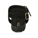 Sandalia para mujer en gamuza negra con cinturon, hebilla, acessorio y cuña 2 - Tallas disponibles:  32, 42