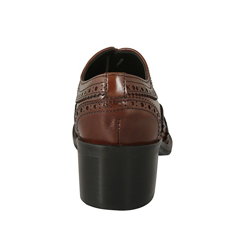 Zapato oxford para mujer con cordones en piel marron tacon 5
