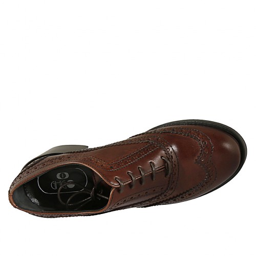 Zapato oxford para mujer con cordones en piel marron tacon 5