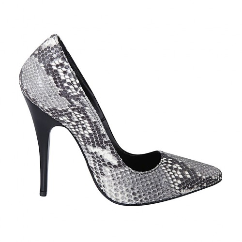 Women's pump shoe in black and white...