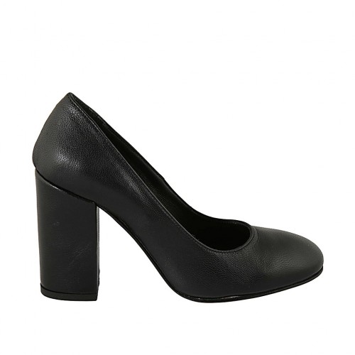 Woman's pump with rounded tip in black leather heel 9 - Available sizes:  31