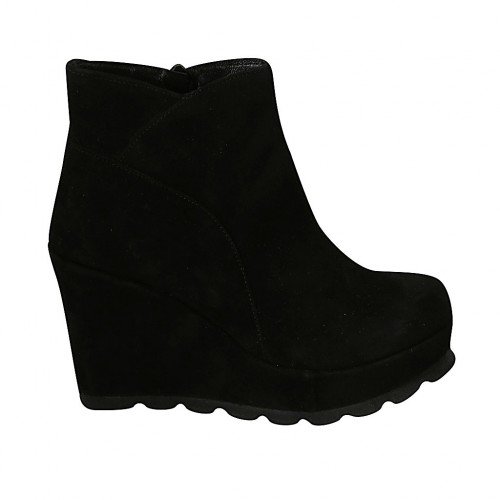 Woman's ankle boot with platform and...