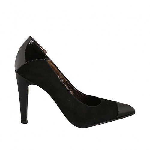 Woman's pump in black suede and...