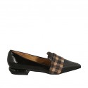 Woman's pointy loafer in brown patent leather and plaid brown and beige suede heel 2 - Available sizes:  43