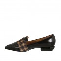 Woman's pointy loafer in brown patent leather and plaid brown and beige suede heel 2 - Available sizes:  43