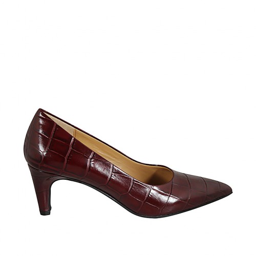 Zapato de salon para mujer en piel estampada granate tacon 6