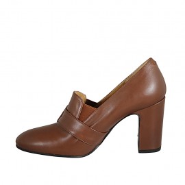 Woman's highfronted pump with elastics and buckle in cognac brown leather heel 8 - Available sizes:  42 2