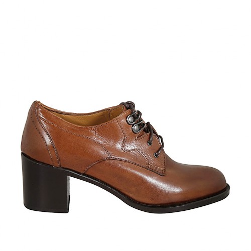 Chaussure à lacets derby pour femmes en cuir brun clair avec talon 6 - Pointures disponibles:  43