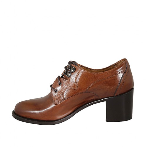 Zapato derby con cordones para mujer en piel de color cuero tacon 6