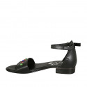 Zapato abierto para mujer en piel negra con cinturon y tachuelas coloridas tacon 2 - Tallas disponibles:  32, 33