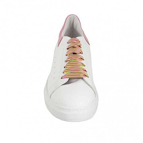 Zapato con cordones y plantilla extraible para mujer en piel blanca y fucsia  cuña 4