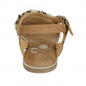 Sandalia para mujer con cinturon, piedras y conchas en gamuza beis tacon 1 - Tallas disponibles:  33