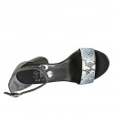 Zapato abierto para mujer con cinturon en piel azul oscuro y piel imprimida azul claro tacon 7 - Tallas disponibles:  42