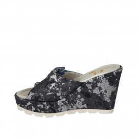 Sabot da donna con fibbia in camoscio bluette e laminato stampato blu e argento zeppa 10 - Misure disponibili: 42 2