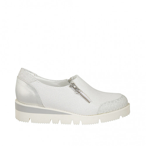 Chaussure avec fermetures èclair pour femmes en cuir perforé blanc, cuir et daim imprimé argent talon compensé 3 - Pointures disponibles:  42