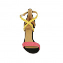 Scarpa aperta da donna con cinturino incrociato in camoscio nero, giallo e rosa tacco 8 - Misure disponibili: 42