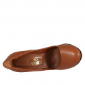 Décolleté da donna in pelle color cuoio con plateau tacco 11 - Misure disponibili: 32