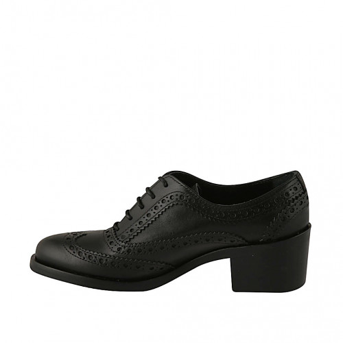 Scarpa stringata da donna modello Oxford con motivo a coda di rondine in  pelle nera tacco 5