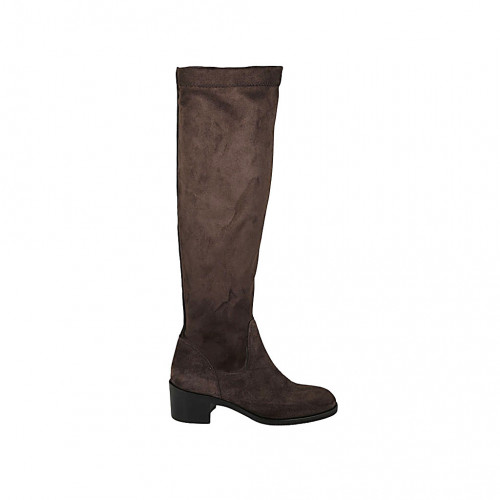 Woman's boot in brown suede and...