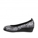 Zapato de salon para mujer en piel estampada negra y gris cuña 4 - Tallas disponibles:  42