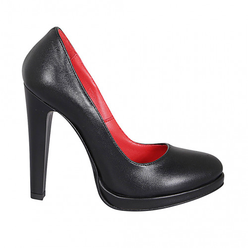 Woman's pump in black leather with...