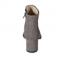 Stivaletto da donna con cerniera e borchie in camoscio grigio tacco 5 - Misure disponibili: 42, 43, 44